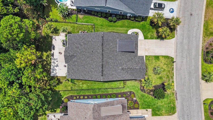 Welcome to this exceptional 5-bedroom, 3-bathroom home located - photo 36