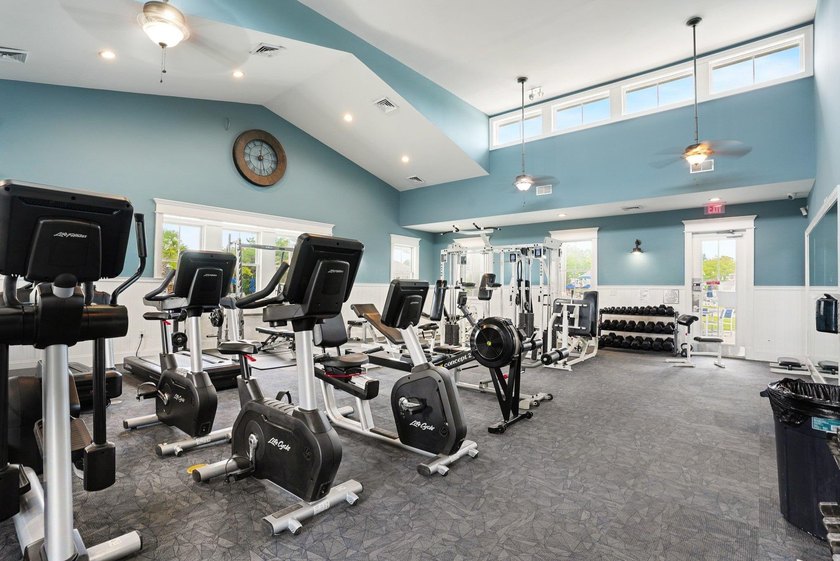 Welcome to this exceptional 5-bedroom, 3-bathroom home located - photo 38