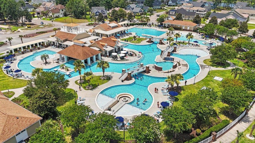 Welcome to this exceptional 5-bedroom, 3-bathroom home located - photo 42