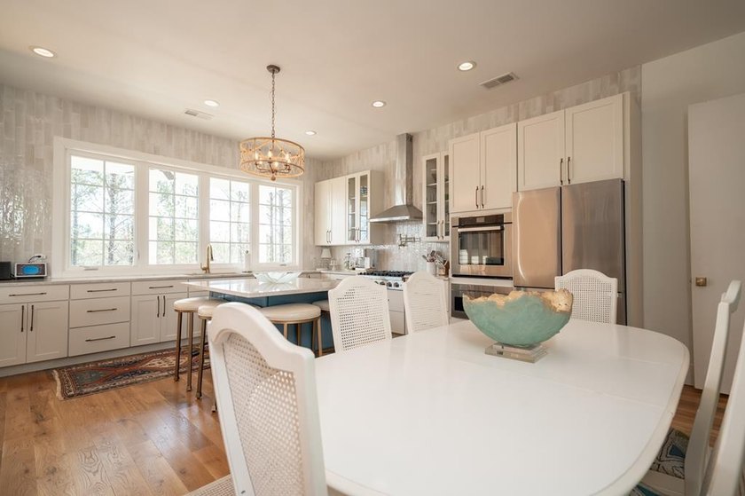 BEAUTIFUL home with STUNNING views of the Highlands Lake! No - photo 22