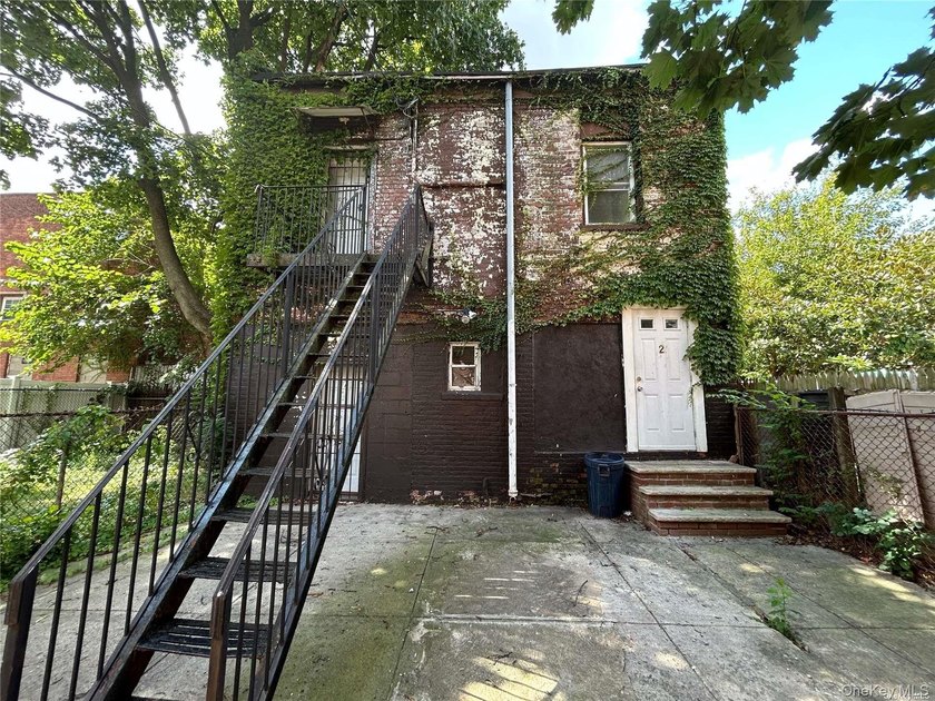 Fantastic opportunity to turn this unique multifamily lot with 2 - photo 29
