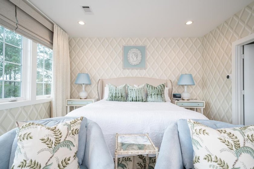 BEAUTIFUL home with STUNNING views of the Highlands Lake! No - photo 47
