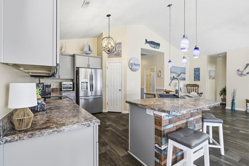 Welcome to 913 Bell Meade Dr., where comfort, convenience, and - photo 14