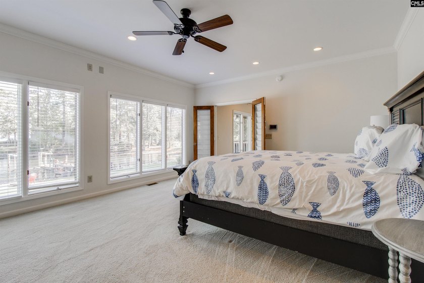 Welcome to this ultimate 4 bed/4.5 bath Lake Murray retreat with - photo 22