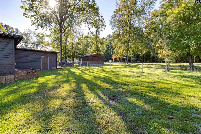 Welcome to this ultimate 4 bed/4.5 bath Lake Murray retreat with - photo 46