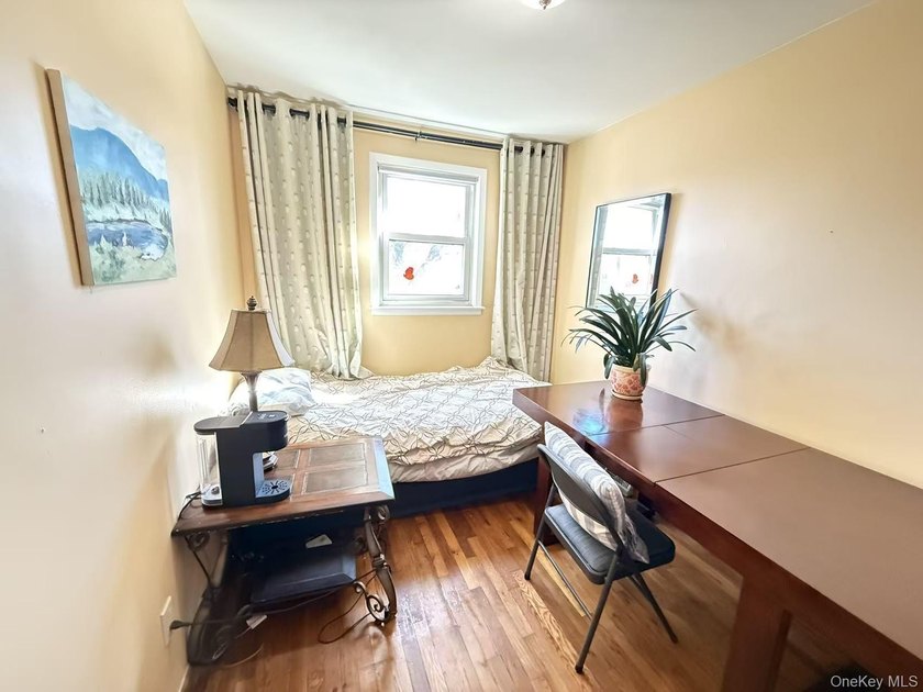 a well-maintained brick townhouse. This residence offers a solid - photo 6