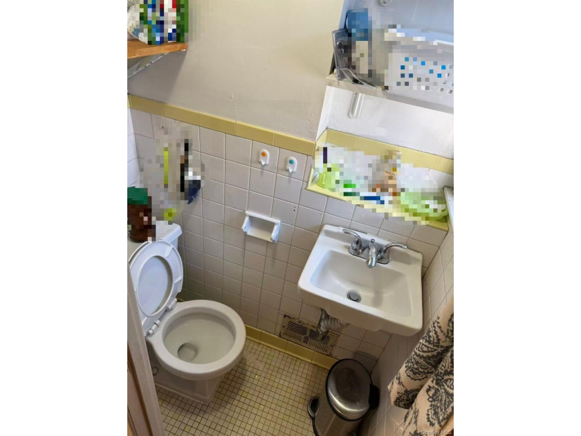 a well-maintained brick townhouse. This residence offers a solid - photo 8