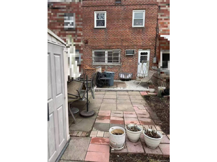 a well-maintained brick townhouse. This residence offers a solid - photo 9