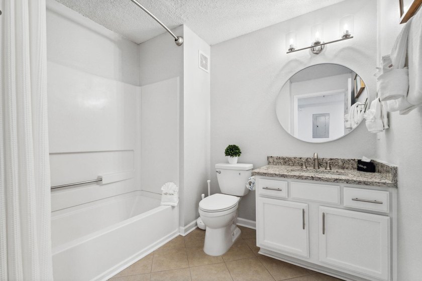 Looking for a turnkey getaway in Destin? This fully furnished - photo 11