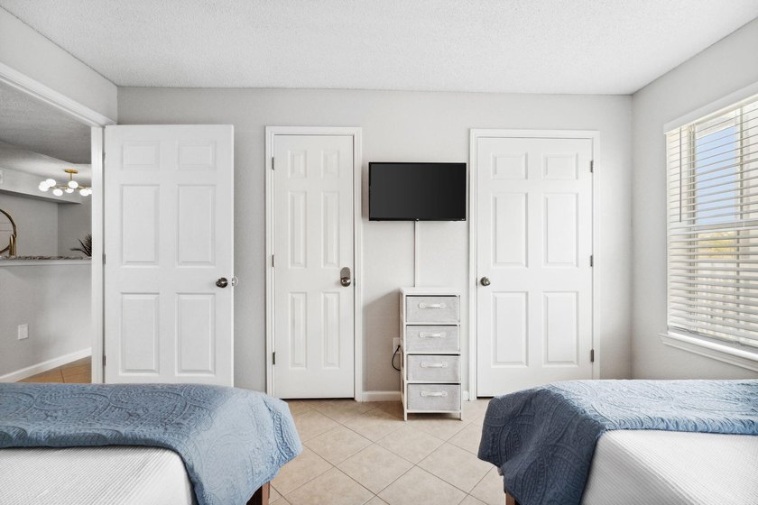 Looking for a turnkey getaway in Destin? This fully furnished - photo 15
