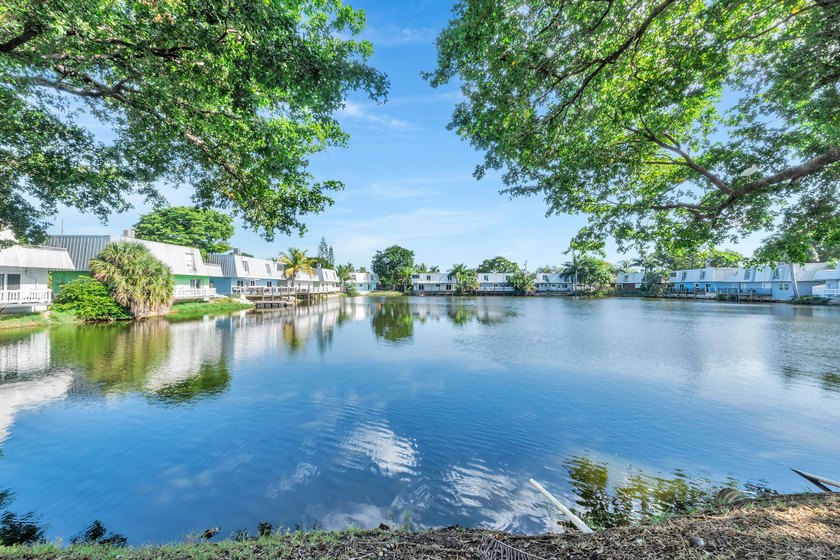 Discover a chic 2-bedroom, 1-bath corner unit condo with - photo 11