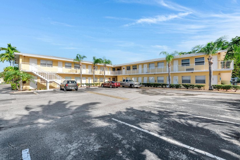 Discover a chic 2-bedroom, 1-bath corner unit condo with - photo 12
