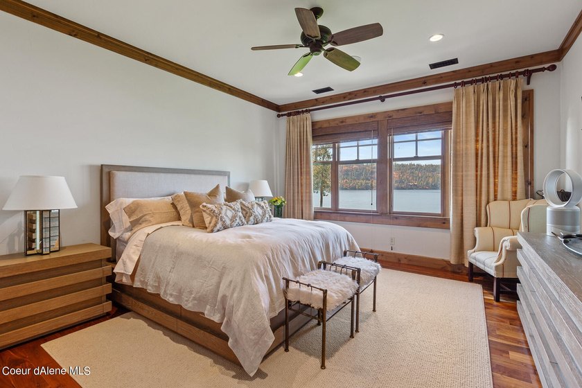 Spectacular Waterfront Condo, 5 bed 5.5 bath. Highly secured - photo 15