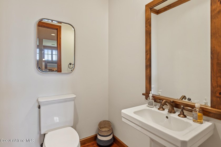 Spectacular Waterfront Condo, 5 bed 5.5 bath. Highly secured - photo 33