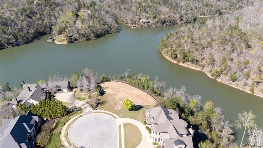Rare opportunity to have this much water frontage on Lake - photo 2