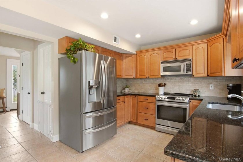 Welcome to Your Dream Home: Nestled at the end of a serene - photo 12