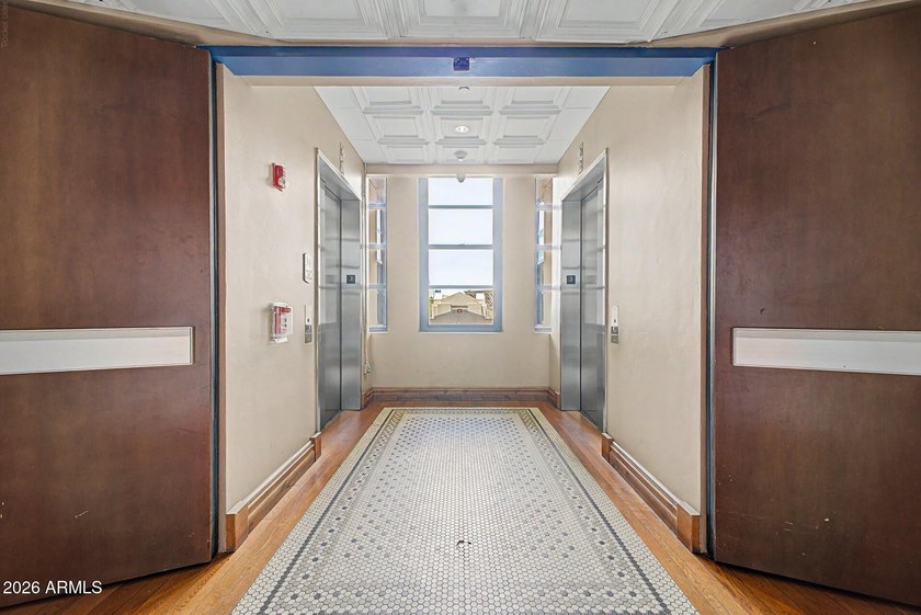Beautifully renovated 1 bedroom/2 bathroom unit (2 underground - photo 27
