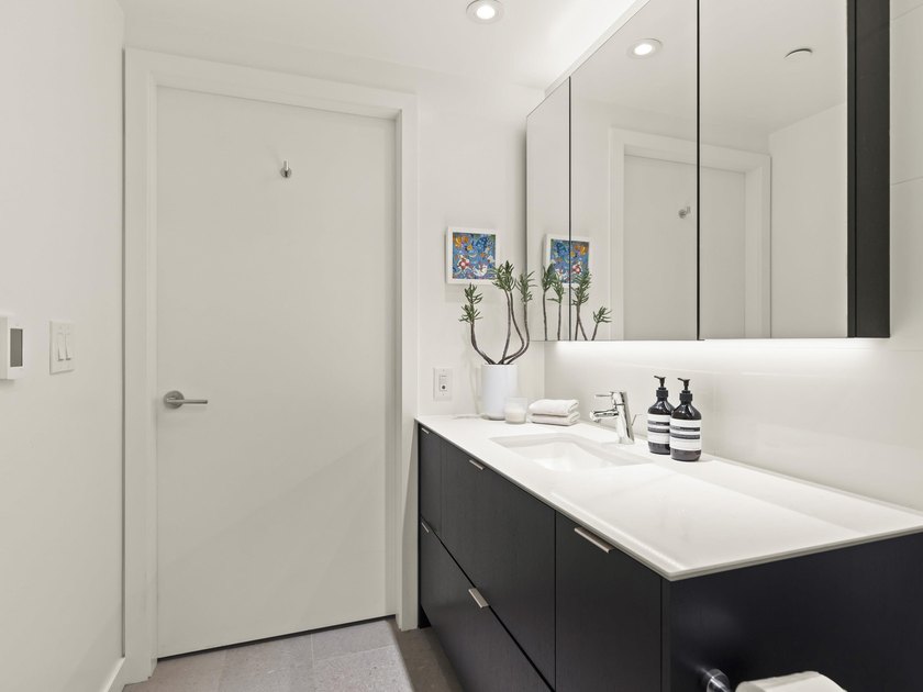 New York City Vibes! This cosmopolitan Jr. 2 bed home at the - photo 19