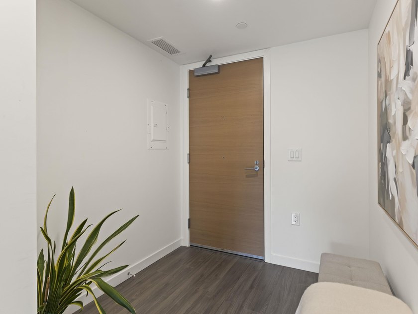 New York City Vibes! This cosmopolitan Jr. 2 bed home at the - photo 20