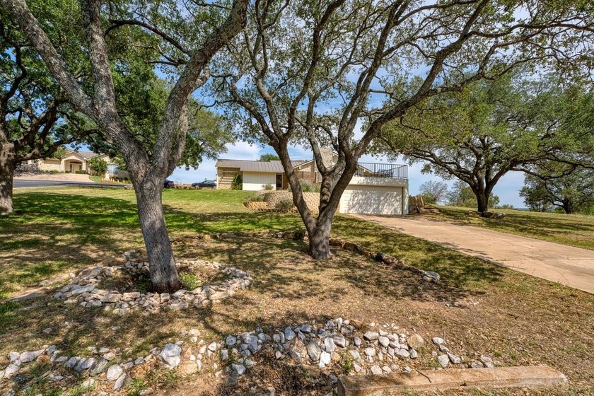 OWNER FINANCING AVAILABLE. This home is comfortable and private - photo 2