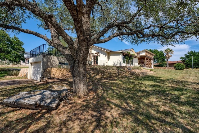 OWNER FINANCING AVAILABLE. This home is comfortable and private - photo 4