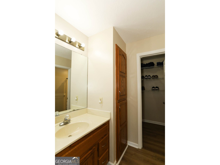 Welcome to 5302 Summerwood Lane, a very private home set high - photo 15