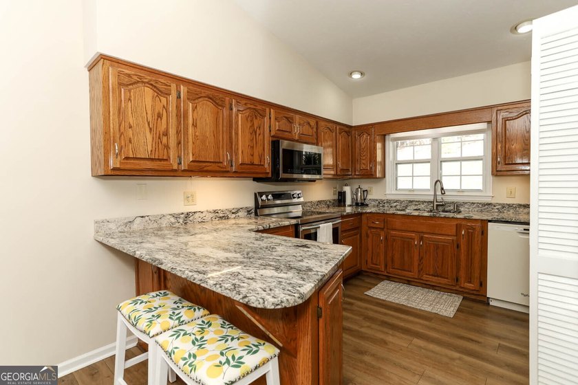 Welcome to 5302 Summerwood Lane, a very private home set high - photo 19