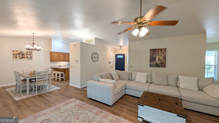 Welcome to 5302 Summerwood Lane, a very private home set high - photo 25