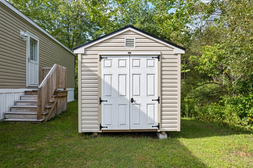 Welcome to 4 Clover Corner Lane, a thoughtfully designed - photo 25