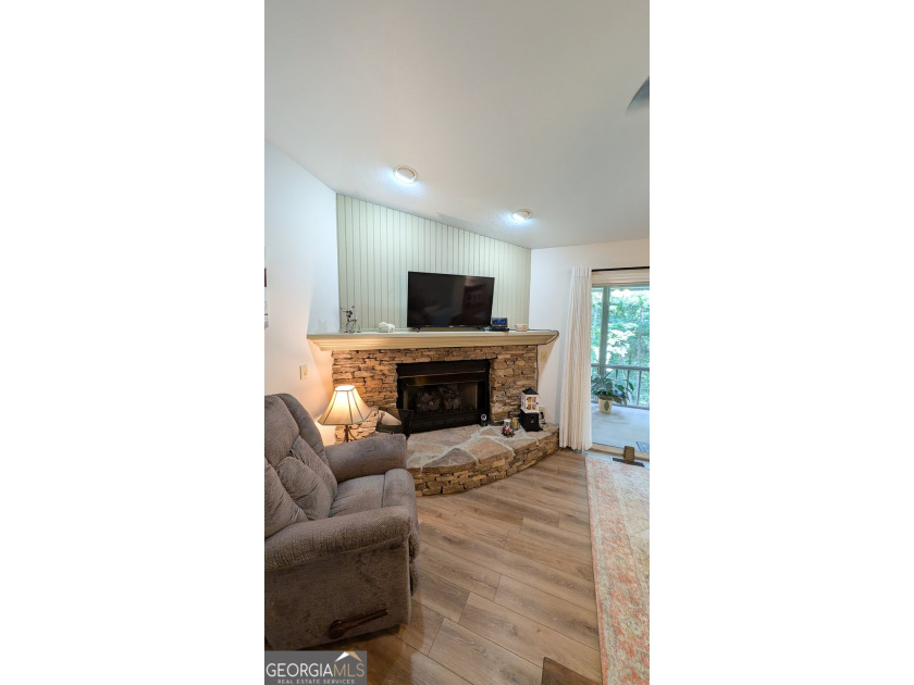 Welcome to 5302 Summerwood Lane, a very private home set high - photo 27