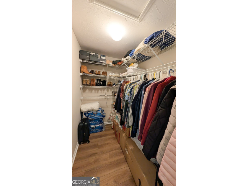Welcome to 5302 Summerwood Lane, a very private home set high - photo 31