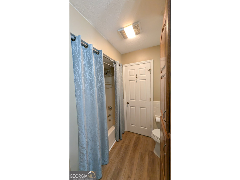 Welcome to 5302 Summerwood Lane, a very private home set high - photo 33