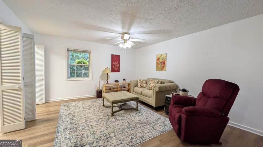Welcome to 5302 Summerwood Lane, a very private home set high - photo 41
