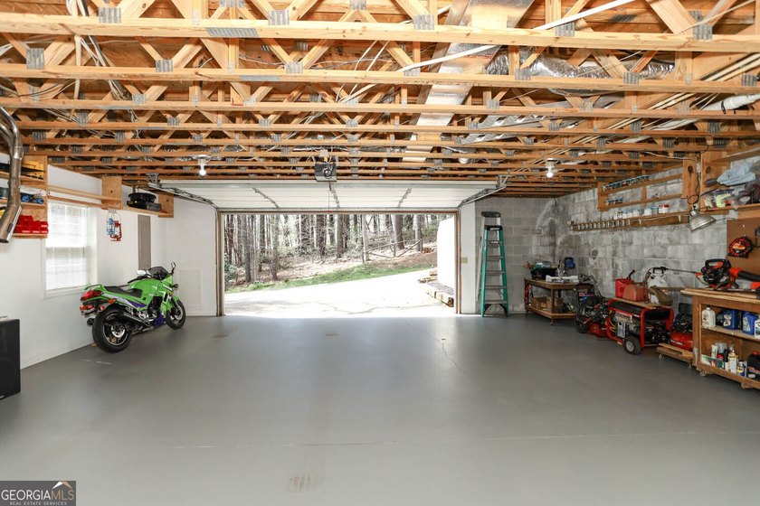 Welcome to 5302 Summerwood Lane, a very private home set high - photo 48