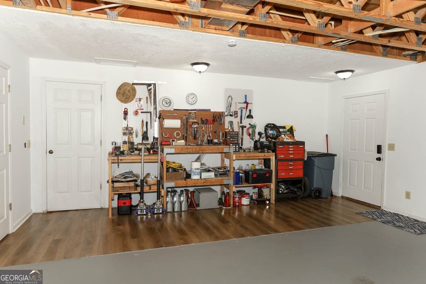 Welcome to 5302 Summerwood Lane, a very private home set high - photo 49