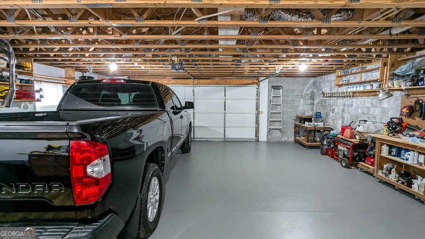 Welcome to 5302 Summerwood Lane, a very private home set high - photo 50
