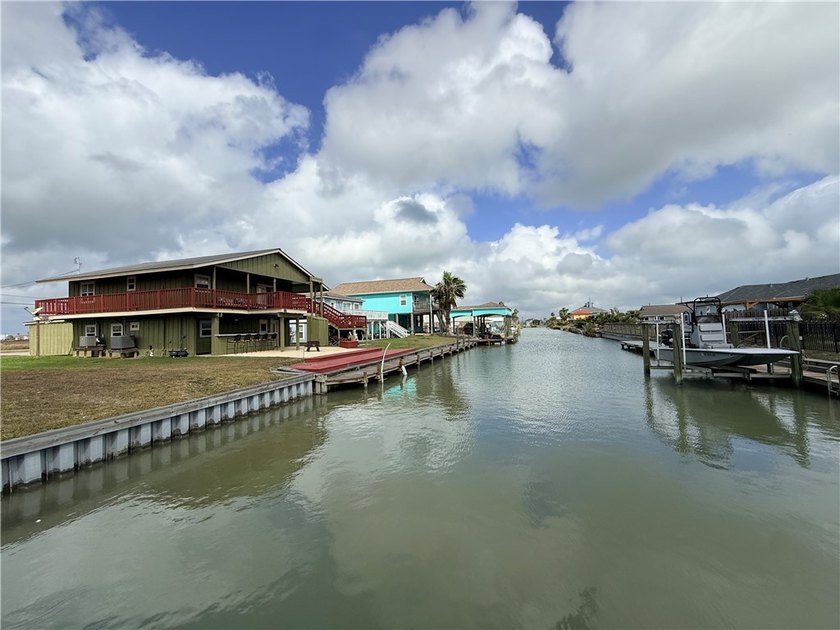 Welcome to laid-back Texas coastal living where fishing, boating - photo 3
