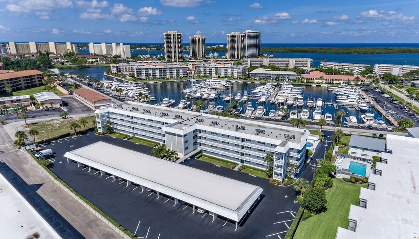 Marina Yacht club Views &amp;Ocean breezes await you from North Palm - photo 33