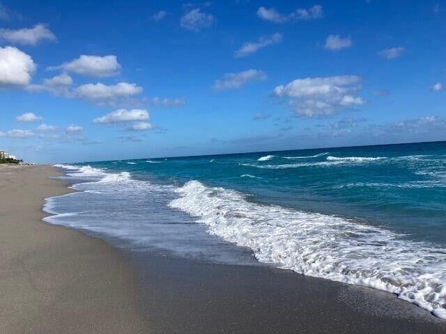 Marina Yacht club Views &amp;Ocean breezes await you from North Palm - photo 35