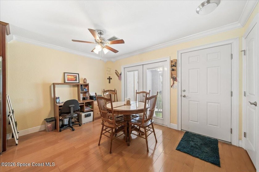 Beautiful 2 Bedroom, 2 and half Bathrooms Townhome with a one - photo 5