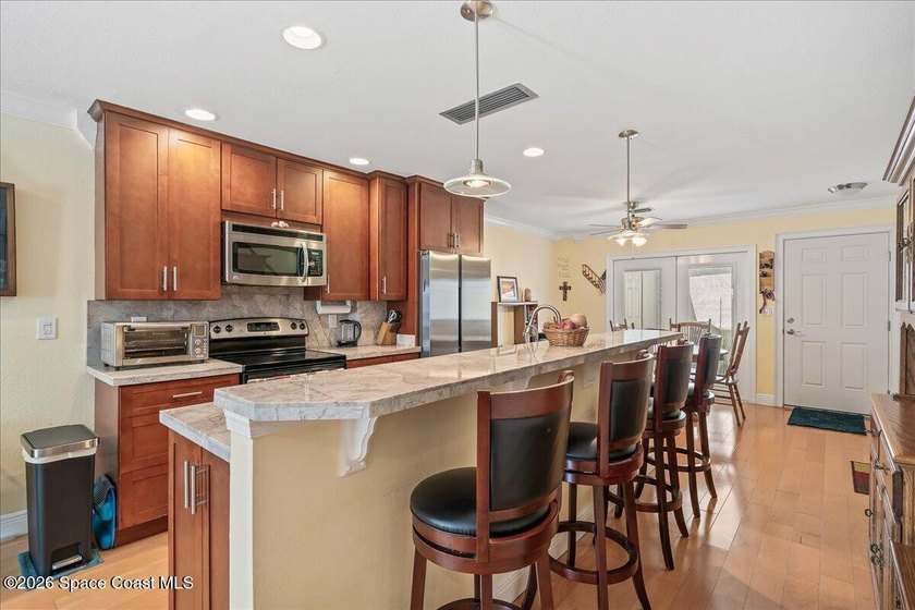 Beautiful 2 Bedroom, 2 and half Bathrooms Townhome with a one - photo 8