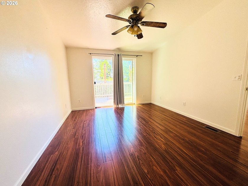 Charming, move-in ready, 3Bd/2Bth home offers comfort and - photo 14