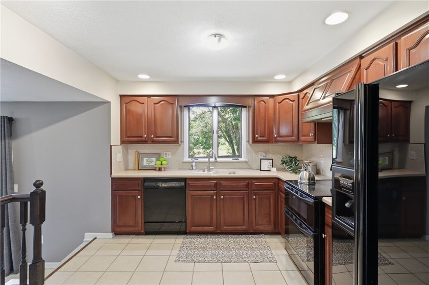 Welcome to 2 Casimir Circle in Rochester's 14617 ZIP code! - photo 15