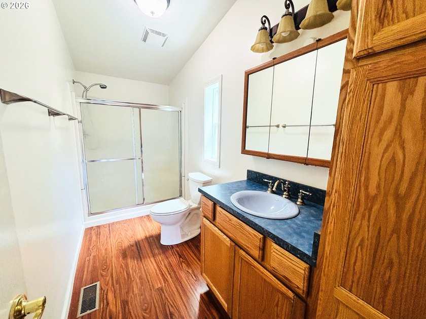 Charming, move-in ready, 3Bd/2Bth home offers comfort and - photo 15