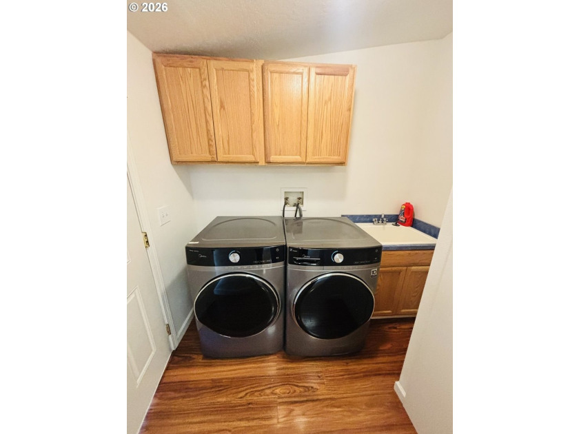 Charming, move-in ready, 3Bd/2Bth home offers comfort and - photo 17