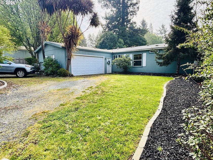 Charming, move-in ready, 3Bd/2Bth home offers comfort and - photo 21