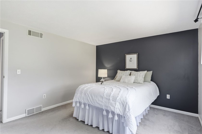 Welcome to 2 Casimir Circle in Rochester's 14617 ZIP code! - photo 23
