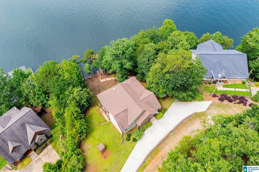 THIS LAKE FRONT HOME WITH AN OPEN FLOOR PLAN OFFERS COMFORT AND - photo 24