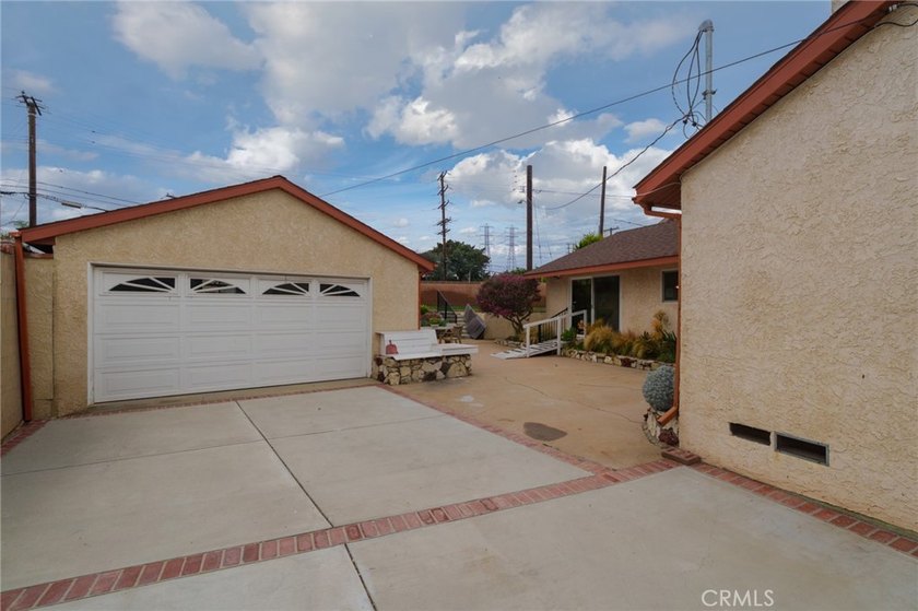 Excellent opportunity to own a home on an expansive 10,049 sq - photo 24