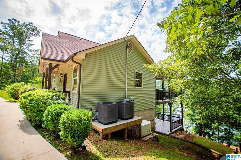 THIS LAKE FRONT HOME WITH AN OPEN FLOOR PLAN OFFERS COMFORT AND - photo 26